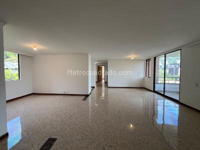 Apartamento de 3 alcobas en venta en El Poblado, Medellín, 156 m² · foto 1 de 14