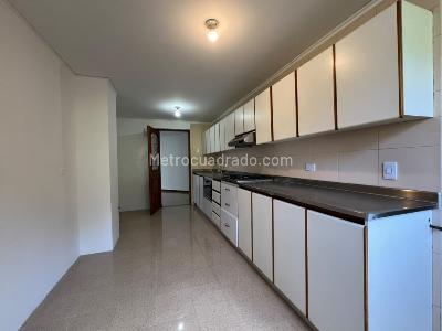 Apartamento de 3 alcobas en venta en El Poblado, Medellín, 156 m² · foto 4 de 14