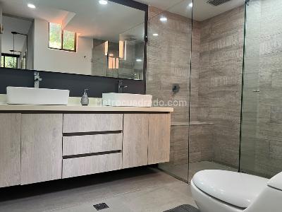 Apartamento de 3 alcobas en venta en El Poblado, Medellín, 220 m² · foto 15 de 18