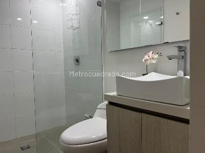 Apartamento de 3 alcobas en venta en El Poblado, Medellín, 220 m² · foto 17 de 18