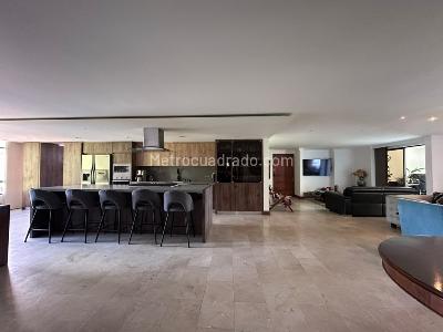 Apartamento de 4 alcobas en venta en El Poblado, Medellín, 286 m² · foto 3 de 18