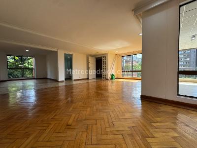 Apartamento de 3 alcobas en venta en El Poblado, Medellín, 197 m² · foto 2 de 17