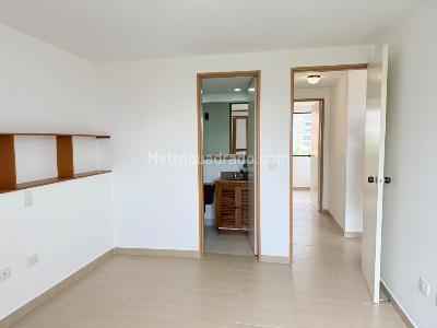 Apartamento de 2 alcobas en venta en El Poblado, Medellín, 86 m² · foto 12 de 15