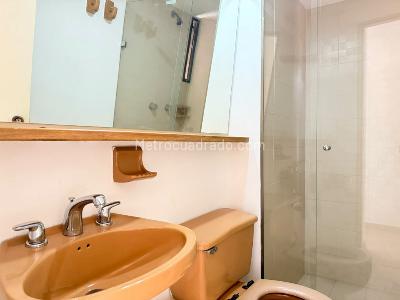 Apartamento de 2 alcobas en venta en El Poblado, Medellín, 86 m² · foto 14 de 15