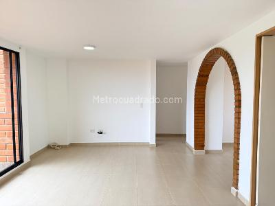 Apartamento de 2 alcobas en venta en El Poblado, Medellín, 86 m² · foto 3 de 15