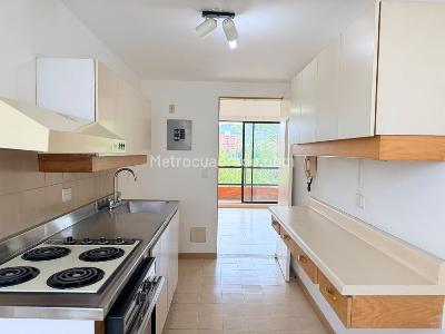 Apartamento de 2 alcobas en venta en El Poblado, Medellín, 86 m² · foto 8 de 15