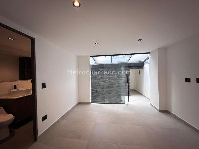 Casa en arriendo en El Poblado, Medellín · foto 9 de 18
