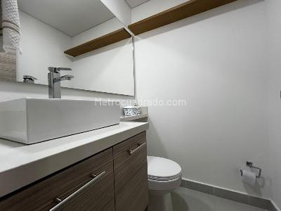 Apartamento de 3 alcobas en arriendo en El Poblado, Medellín, 110 m² · foto 2 de 16
