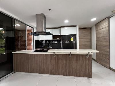 Apartamento de 3 alcobas en arriendo en El Poblado, Medellín, 110 m² · foto 8 de 16