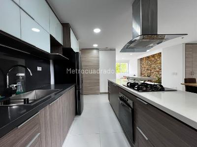 Apartamento de 3 alcobas en arriendo en El Poblado, Medellín, 110 m² · foto 9 de 16