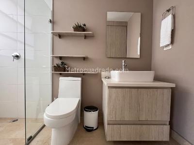 Apartamento de 2 alcobas en arriendo en El Poblado, Medellín, 100 m² · foto 11 de 14