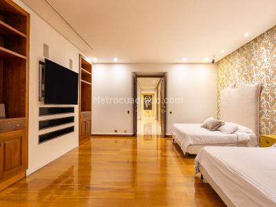 Apartamento de 4 alcobas en venta en El Poblado, Medellín, 1000 m² · foto 15 de 20