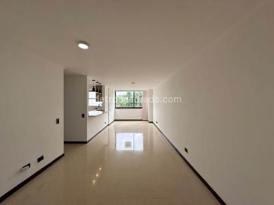 Apartamento de 3 alcobas en venta en El Poblado, Medellín, 86 m² · foto 3 de 18