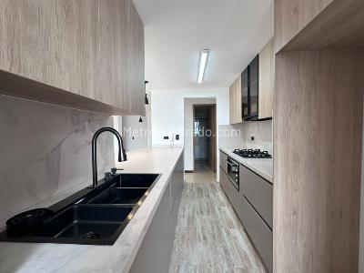 Apartamento de 3 alcobas en venta en El Poblado, Medellín, 86 m² · foto 7 de 18