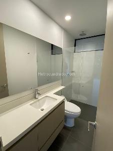 Apartamento de 2 alcobas en arriendo en El Poblado, Medellín, 103 m² · foto 10 de 12