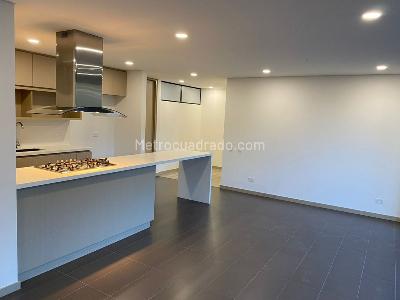 Apartamento de 2 alcobas en arriendo en El Poblado, Medellín, 103 m² · foto 2 de 12