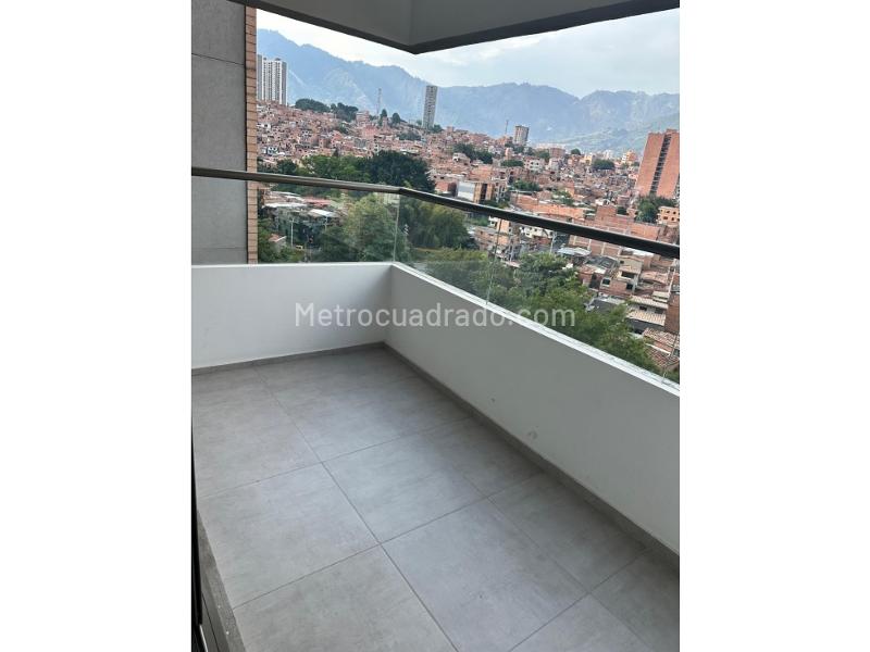 Apartamento nuevo de 3 habitaciones con balcón y vista en Fabricato - 8