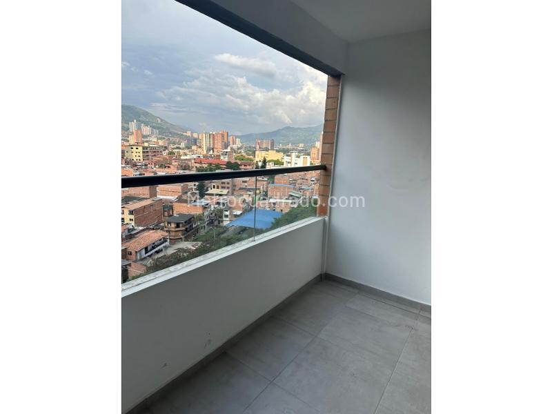 Apartamento nuevo de 3 habitaciones con balcón y vista en Fabricato - 9