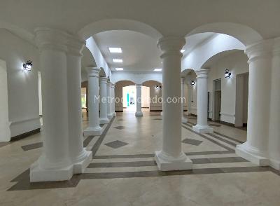 Casa de 3 alcobas en arriendo en Centro Historico, Santa Marta, 493 m² · foto 3 de 17
