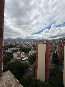 Apartamento de 3 alcobas en venta en Los Colores, Medellín, 72 m² · foto 7 de 13