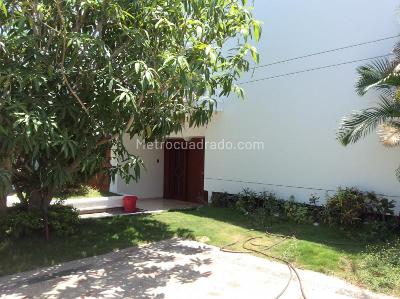 Casa de 5 alcobas en venta en Villa Santos, Barranquilla, 438 m² · foto 2 de 6