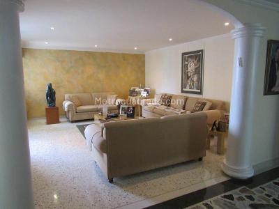 Apartamento de 3 alcobas en venta en Alto Prado, Barranquilla, 254 m² · foto 2 de 14