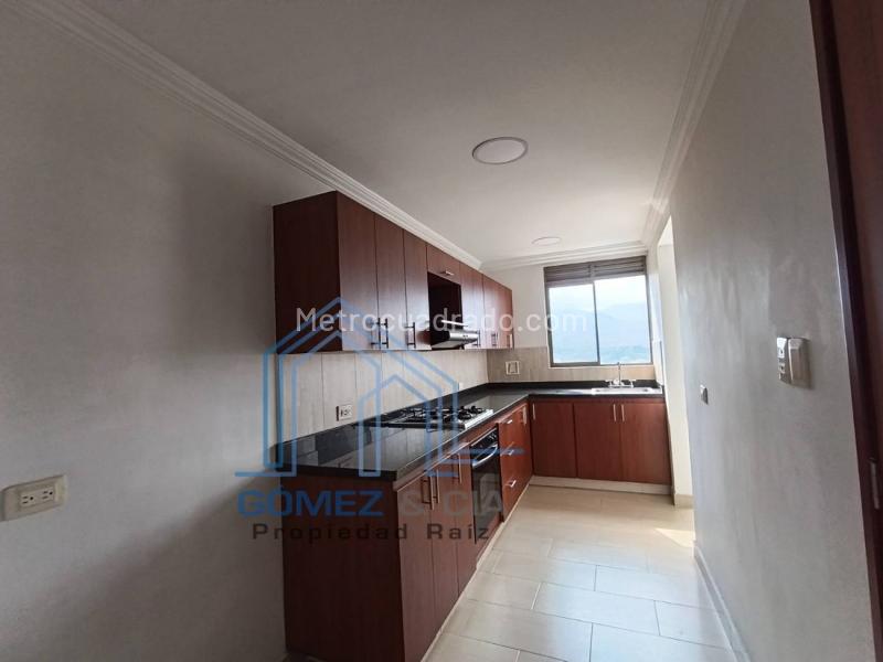 Apartamento Amplio de 3 Alcobas en Los Balsos - 7