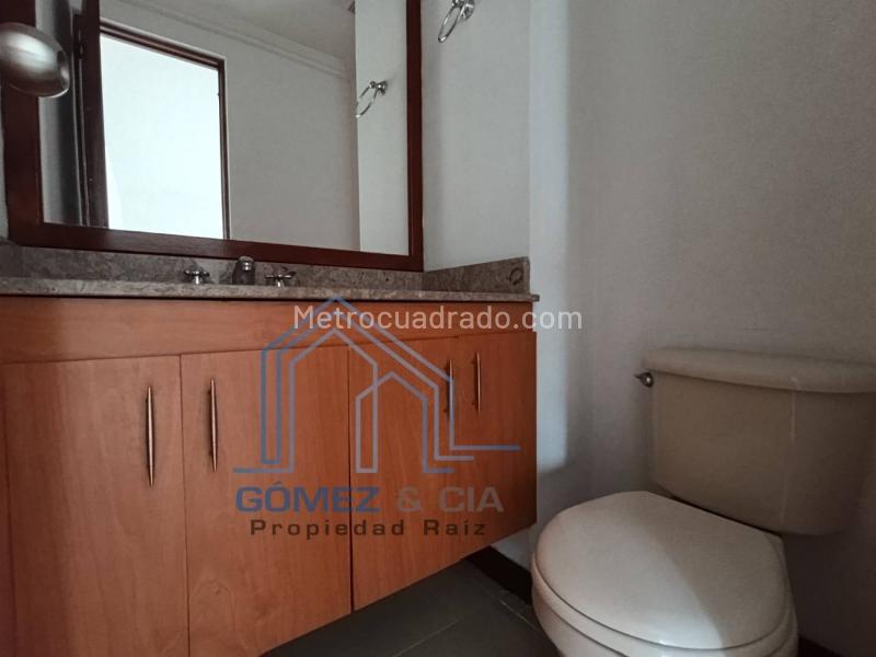 Apartamento Amplio de 3 Alcobas en Los Balsos - 9
