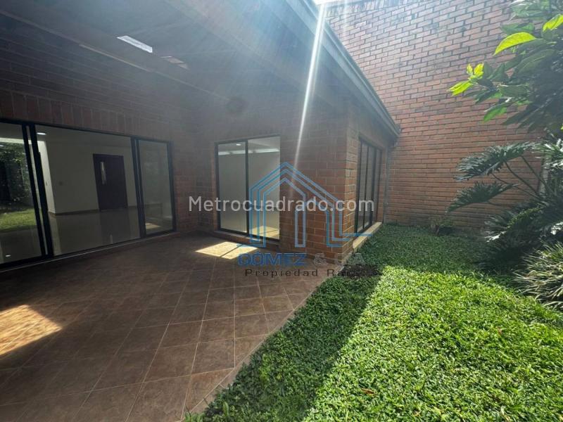 Casa Hermosa de 4 Alcobas en Arriendo en Castropol - 5