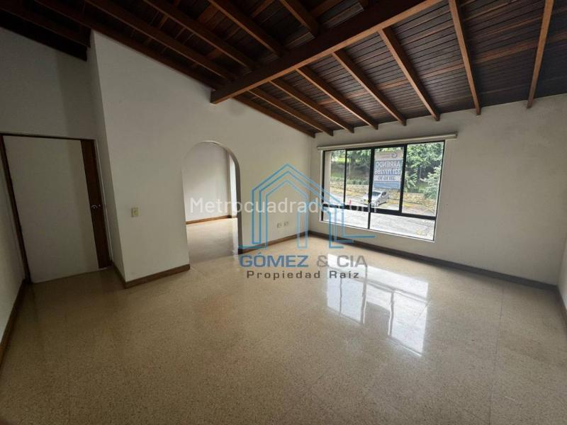 Casa Hermosa de 4 Alcobas en Arriendo en Castropol - 9