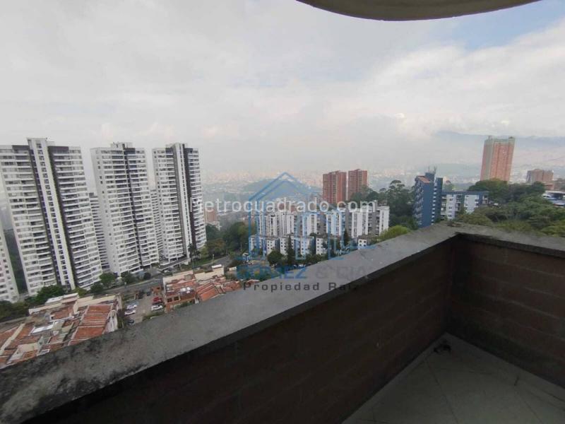 Stylish 3BR Apartment with Views in La Loma Del Indio