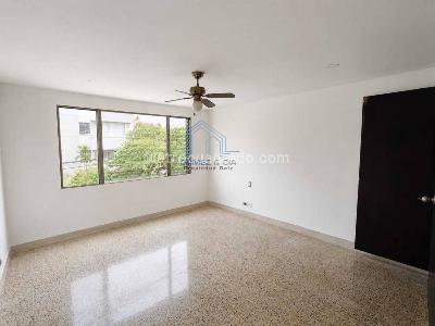 Apartamento de 3 alcobas en venta en Laureles, Medellín, 148 m² · foto 7 de 15
