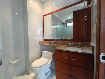 Apartamento de 3 alcobas en arriendo en El Tesoro, Medellín, 175 m² · foto 10 de 17