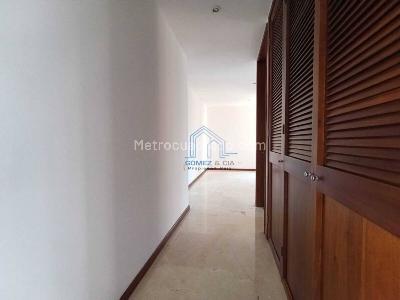 Apartamento de 3 alcobas en arriendo en El Tesoro, Medellín, 175 m² · foto 8 de 17
