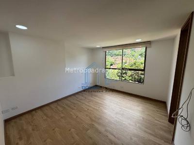 Apartamento de 3 alcobas en venta en El Tesoro, Medellín, 160 m² · foto 7 de 20