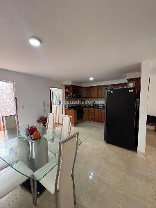 Casa de 3 alcobas en venta en La Riviera, Floridablanca, 352 m² · foto 4 de 12