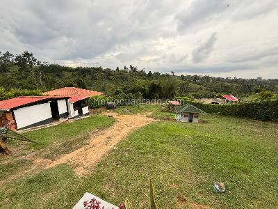 Casa de 4 alcobas en venta en Ruitoque, Floridablanca, 240 m² · foto 4 de 6