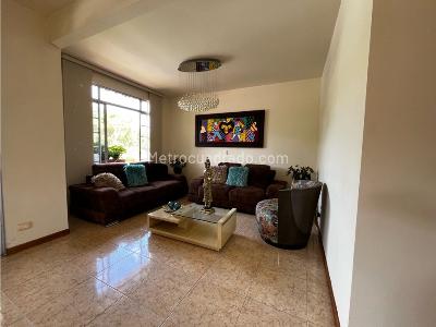 Casa de 3 alcobas en venta en Cerritos, Pereira, 240 m² · foto 11 de 20