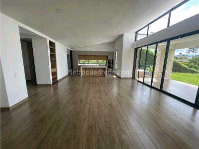 Casa de 4 alcobas en venta en Via Armenia, Pereira, 1800 m² · foto 3 de 18