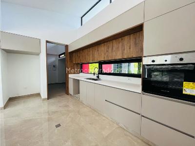 Casa de 4 alcobas en venta en El Tigre Cerritos, Pereira, 340 m² · foto 2 de 20