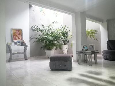 Casa en venta en El Ingenio, Cali · foto 2 de 14