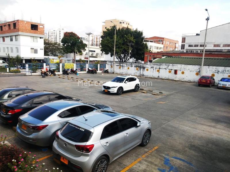Edificio de Oficinas en Venta, Los Cambulos, Cali - Mehr