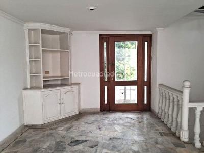 Casa de 5 alcobas en venta en Prados Del Norte, Cali, 407 m² · foto 3 de 13