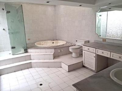 Casa de 5 alcobas en venta en Prados Del Norte, Cali, 407 m² · foto 7 de 13