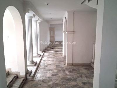 Casa de 5 alcobas en venta en Prados Del Norte, Cali, 407 m² · foto 2 de 13