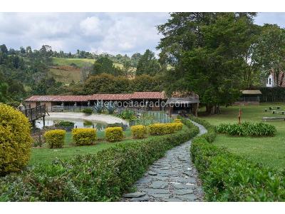 Casa de 3 alcobas en venta en El Poblado, Medellín, 385 m² · foto 16 de 20