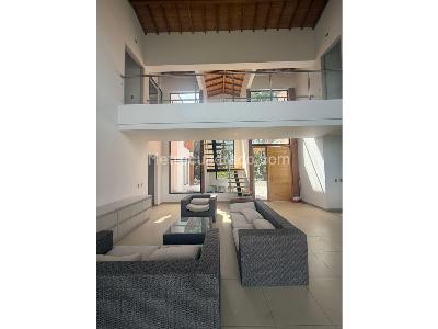 Casa de 3 alcobas en venta en El Poblado, Medellín, 385 m² · foto 2 de 20