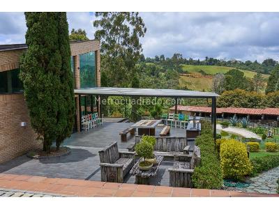 Casa de 3 alcobas en venta en El Poblado, Medellín, 385 m² · foto 3 de 20