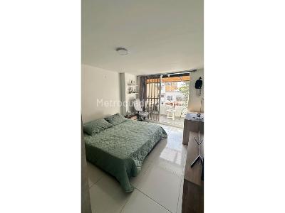 Apartamento de 2 alcobas en venta en Laureles, Medellín, 87 m² · foto 2 de 6