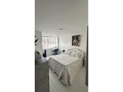Apartamento de 2 alcobas en venta en Laureles, Medellín, 87 m² · foto 3 de 6